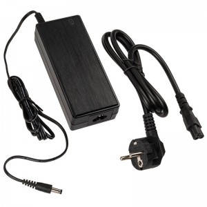 Akasa tápegység Intel NUC / Mini-ITX rendszerekhez - 90 Watt (AK-PD090-01MEU)
