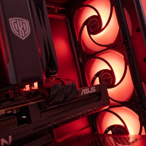 Gaming PC Mach 5 Red, AMD Ryzen 5 7500X3D, RX 9070 XT